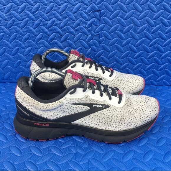 Brooks Trace 1 Womens Shoes Size 10B Gray Comfortable Running Sneakers - Picture 1 of 11